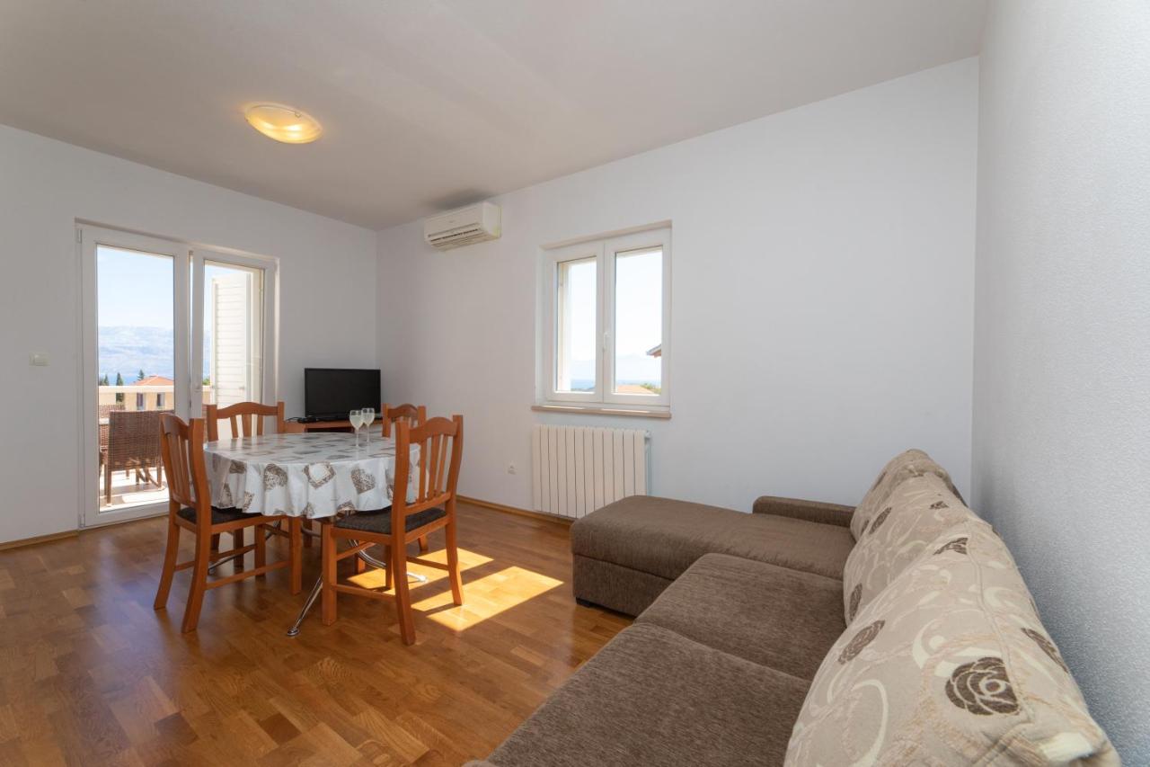 Apartments Ella Supetar Extérieur photo