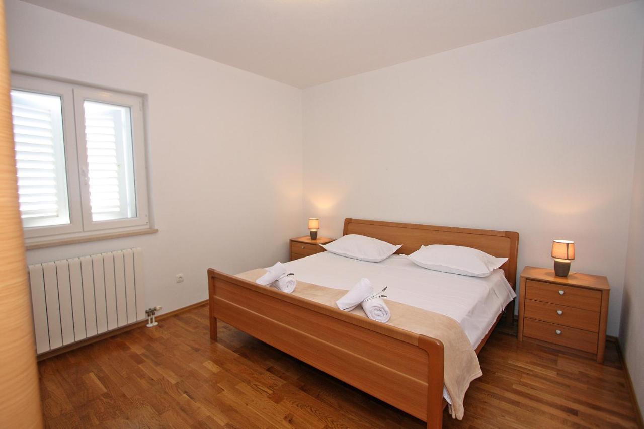 Apartments Ella Supetar Extérieur photo