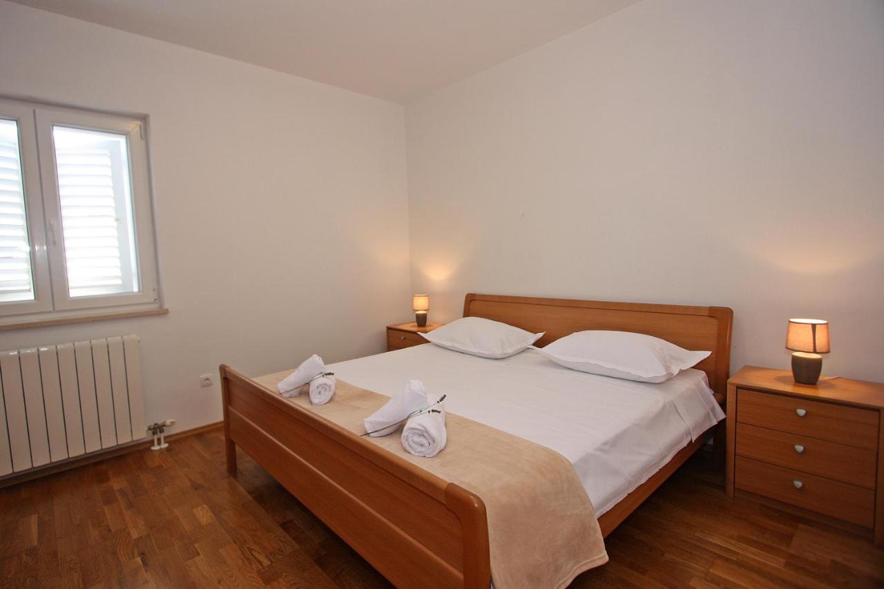 Apartments Ella Supetar Extérieur photo