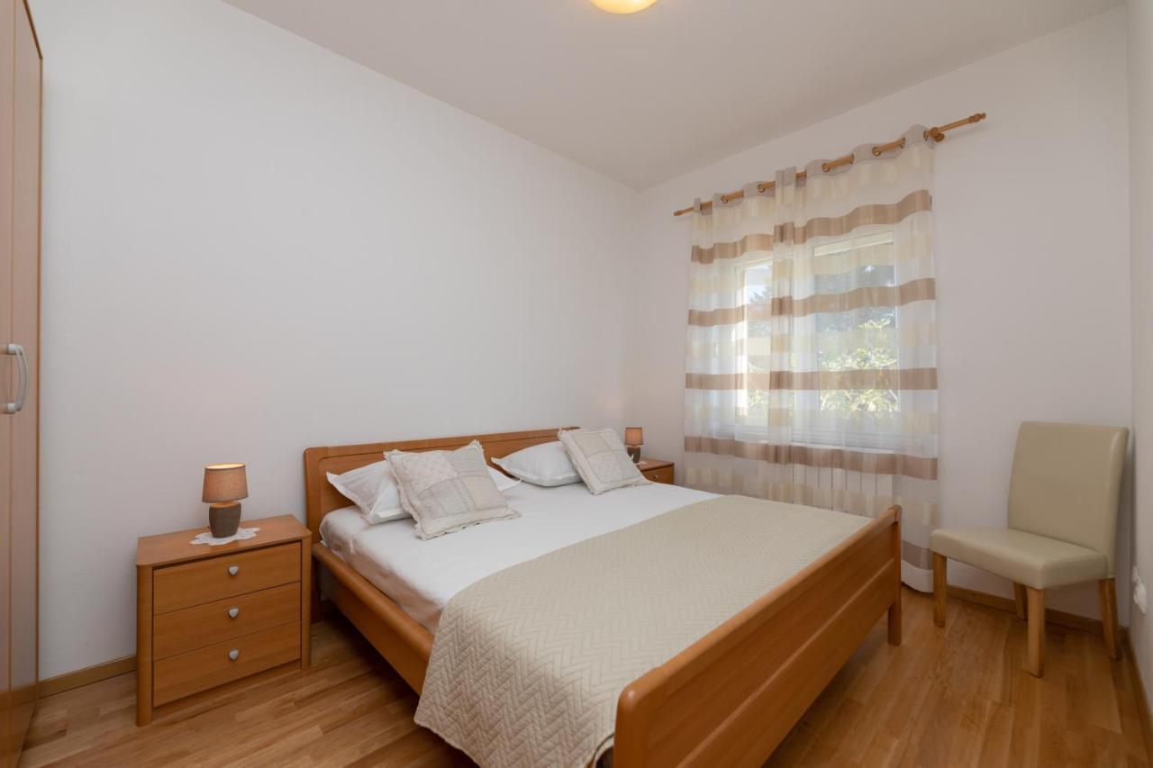 Apartments Ella Supetar Extérieur photo