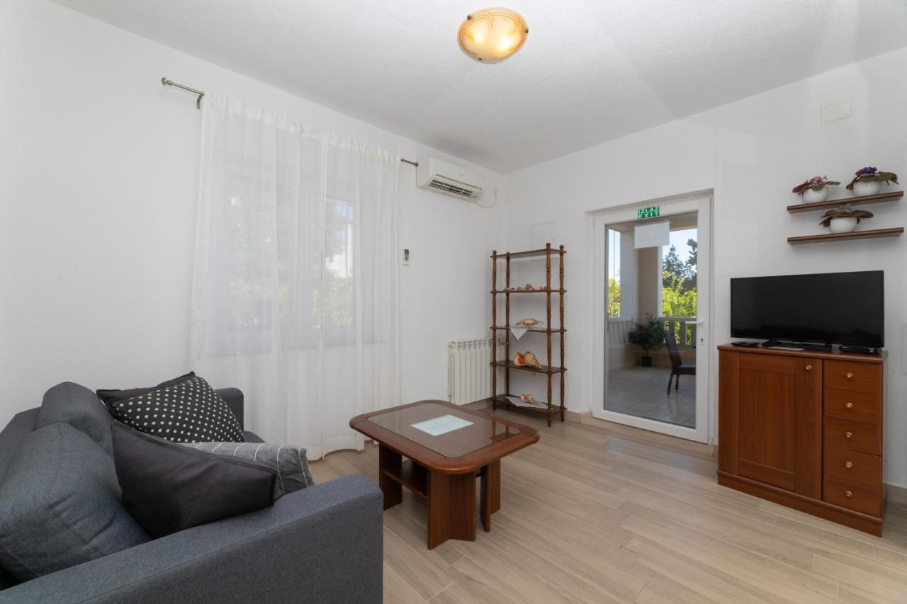 Apartments Ella Supetar Extérieur photo