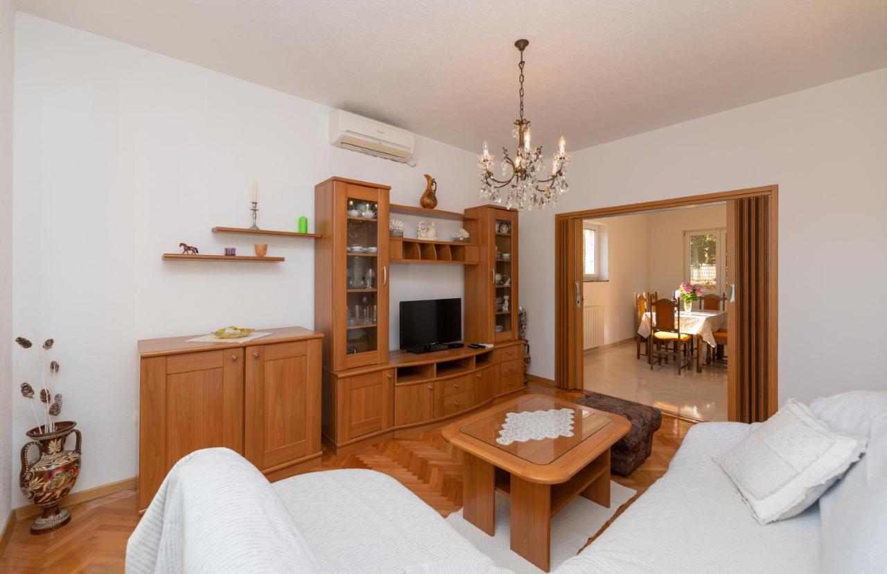 Apartments Ella Supetar Extérieur photo