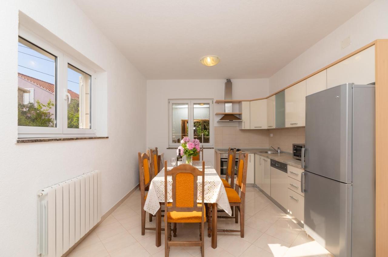 Apartments Ella Supetar Extérieur photo