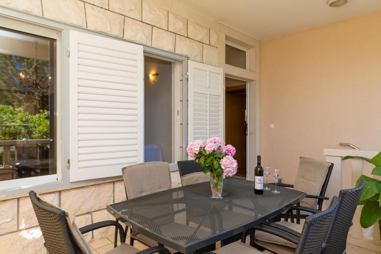 Apartments Ella Supetar Extérieur photo