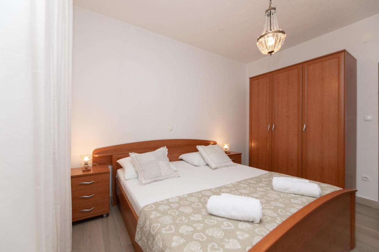 Apartments Ella Supetar Extérieur photo